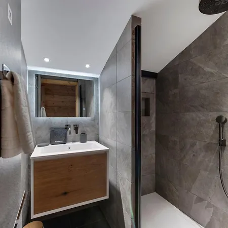 Daire Duplex De Gamme Pres Du Centre De Val D'isere, 4 Chambres, Parking - Fr-1-567-142 *